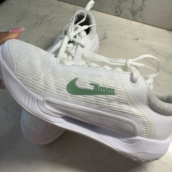 Nike White and Green Athletic Shoes with Cushioned Sole - Picture 13 of 13